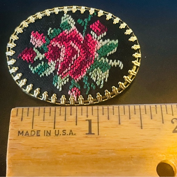 Vintage Rose Petit Embroidered Brooch - Picture 8 of 8